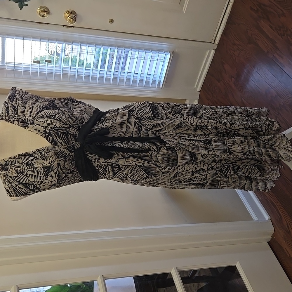 Jonathan Martin 100% SILK Black White Leaf Print Dress Sleeveless Vneck 12 EUC
